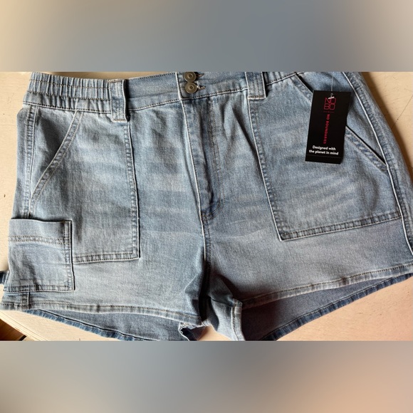 No Boundaries Women’s Denim Shorts - Picture 1 of 5